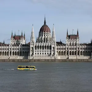 Apartment Design In The Center With Ac, Budapest